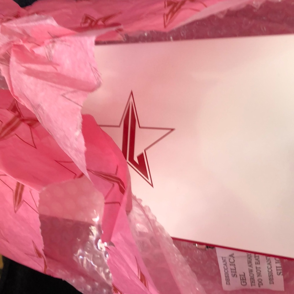 Jeffree Star blood sugar palette